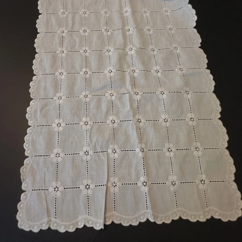 Vintage Table Runner White Eyelet Embroidered Scalloped 41x15 Cottagecore Decor